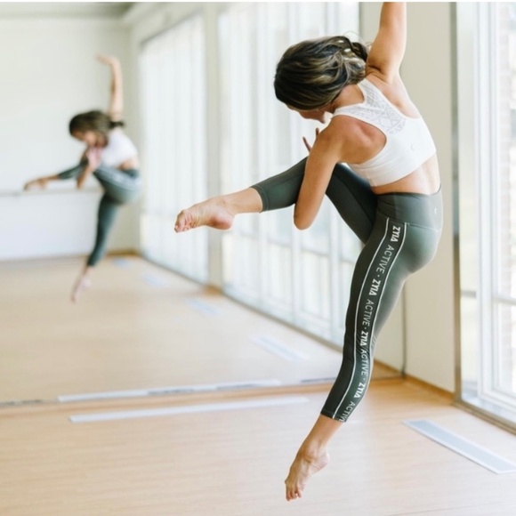 Zyia Olive Logo Stripe Light n Tight Hi-Rise 20” capri - Picture 2 of 10